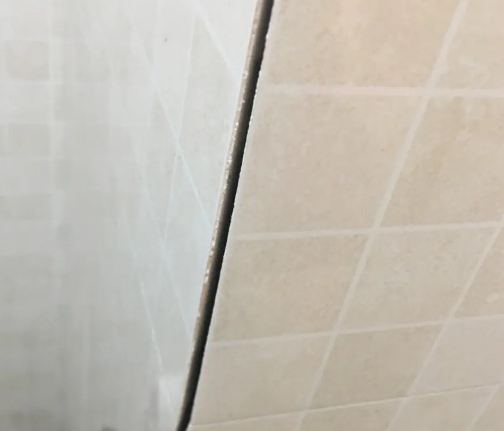 滨州瓷砖空鼓维修公司分享阳台瓷砖脱落的修复过程可以分为以下几个步骤